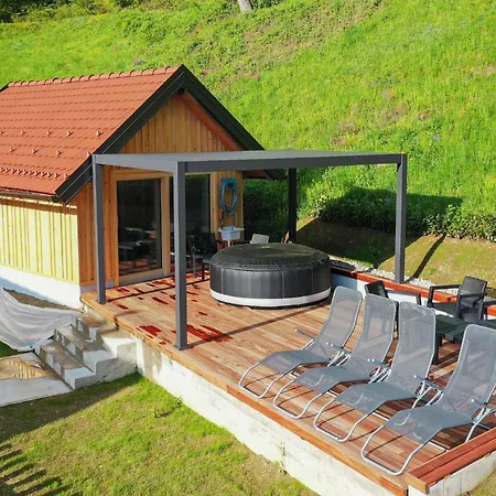 Mountain View With Sauna And Hot-tub - Three Bedroom With Sauna And Hot-tub Villa *